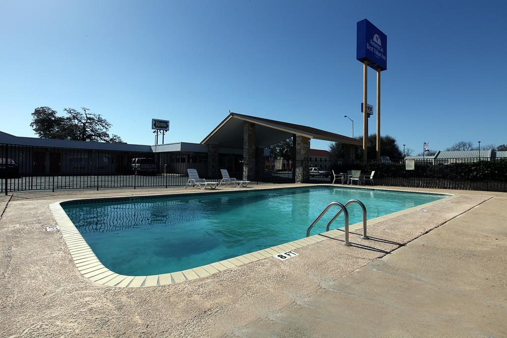 Americas Best Value Inn Uvalde Exterior foto