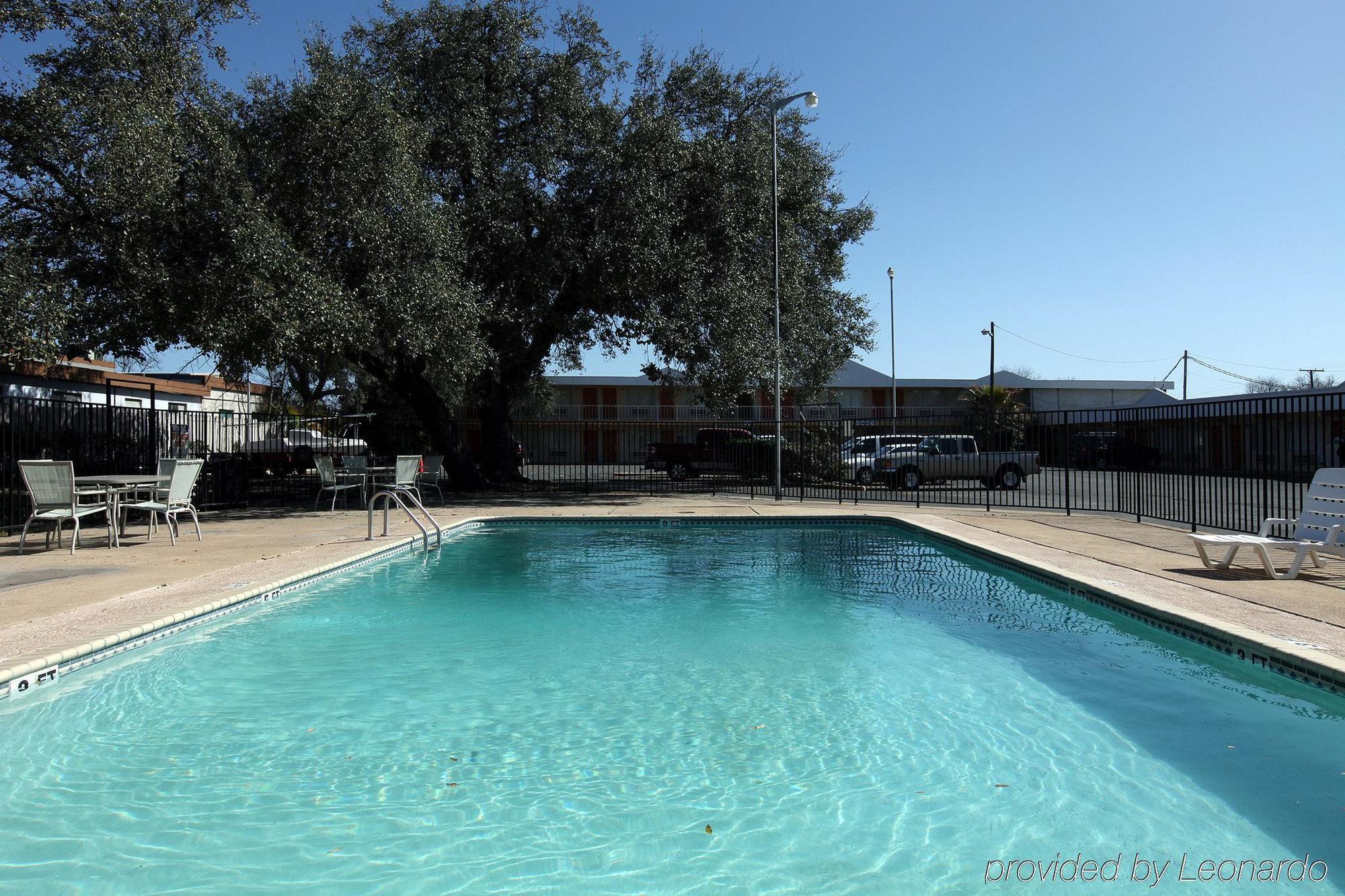 Americas Best Value Inn Uvalde Facilidades foto