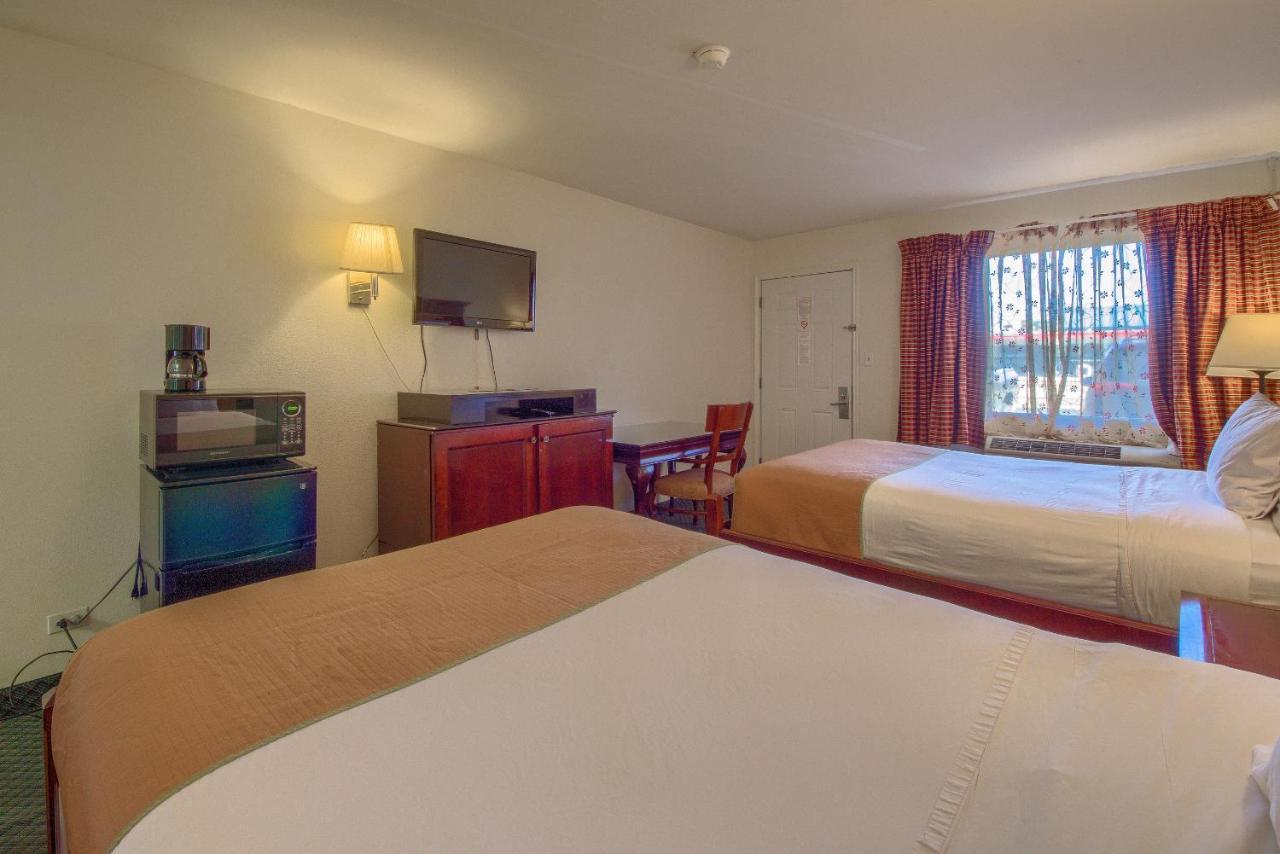 Americas Best Value Inn Uvalde Exterior foto